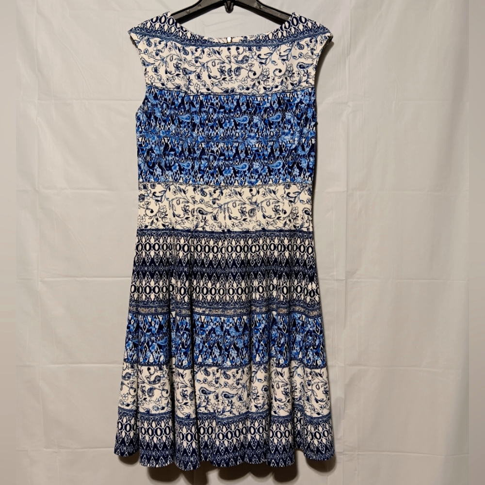 Gabby Skye EUC Women's Dress, Excellent Quality, Blue & White Patterned, Size 8